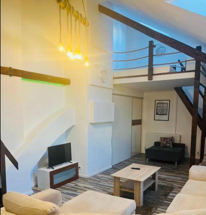 Jokai Apartman Révkomárom Kültér fotó