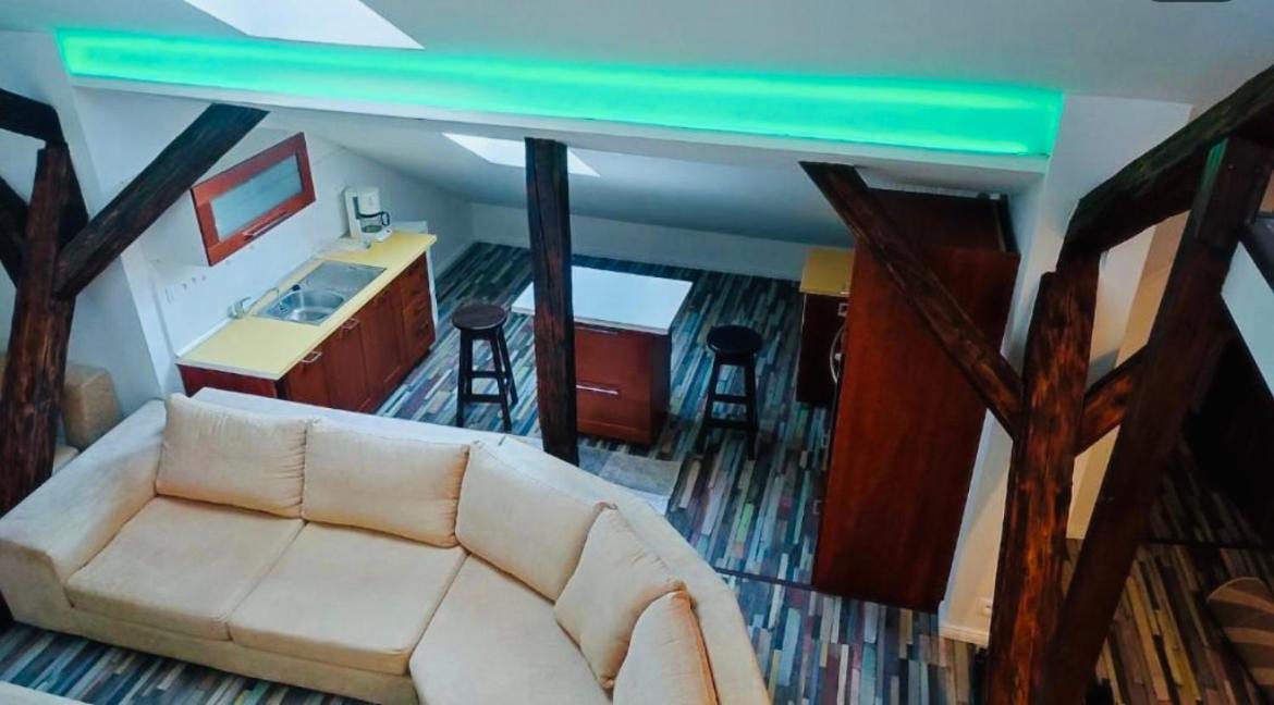 Jokai Apartman Révkomárom Kültér fotó